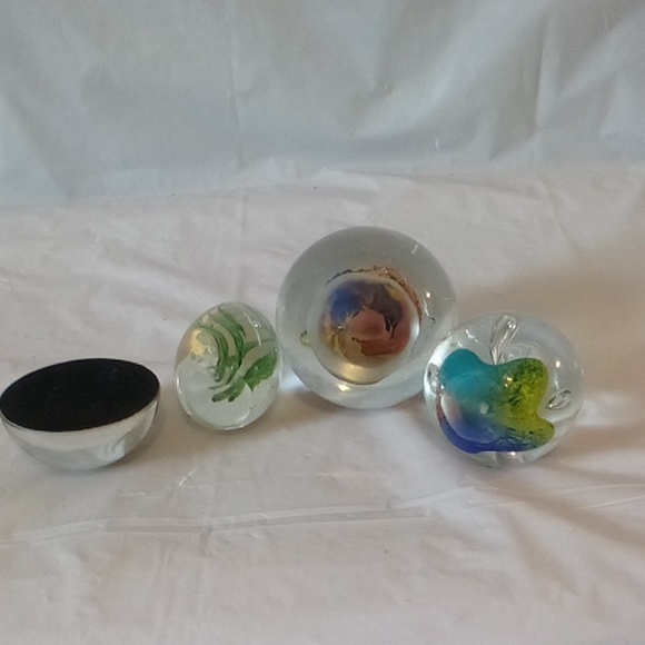 Glass nautical paperweights vintage shells, anemone, sea grass & reef - Picture 7 of 8